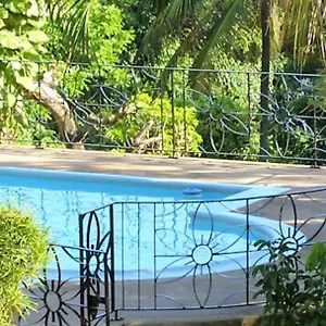  Villa Dianna - Entire Villa, Roof Terrace, Pool, Garden, Sea Views Near Dunn's River